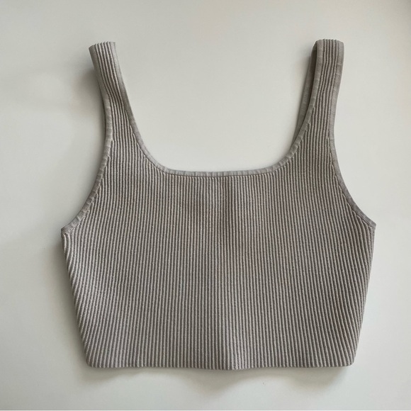 Babaton Sculpt Knit Tank Squareneck Ribbed Top Cropped Crop Shirt Light Grey - Picture 2 of 7